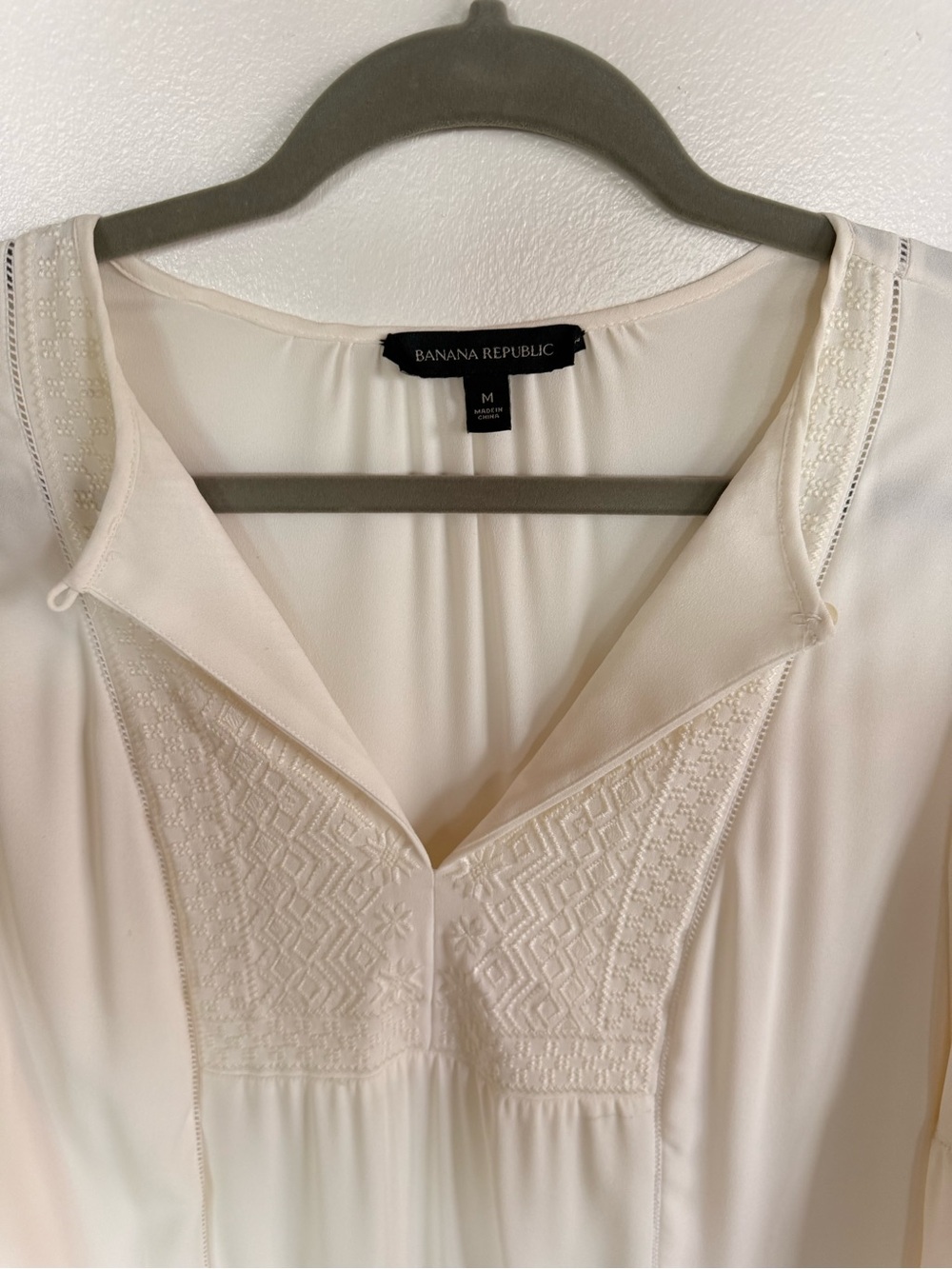 Banana Republic Cream Embroidered V‑Neck Blouse